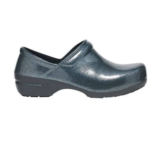 Che Stranglely Footwear Clogs